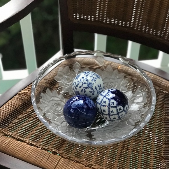 Vintage blue & white ceramic chinoiserie orbs - set of 3 - grandmillennial - Picture 5 of 7